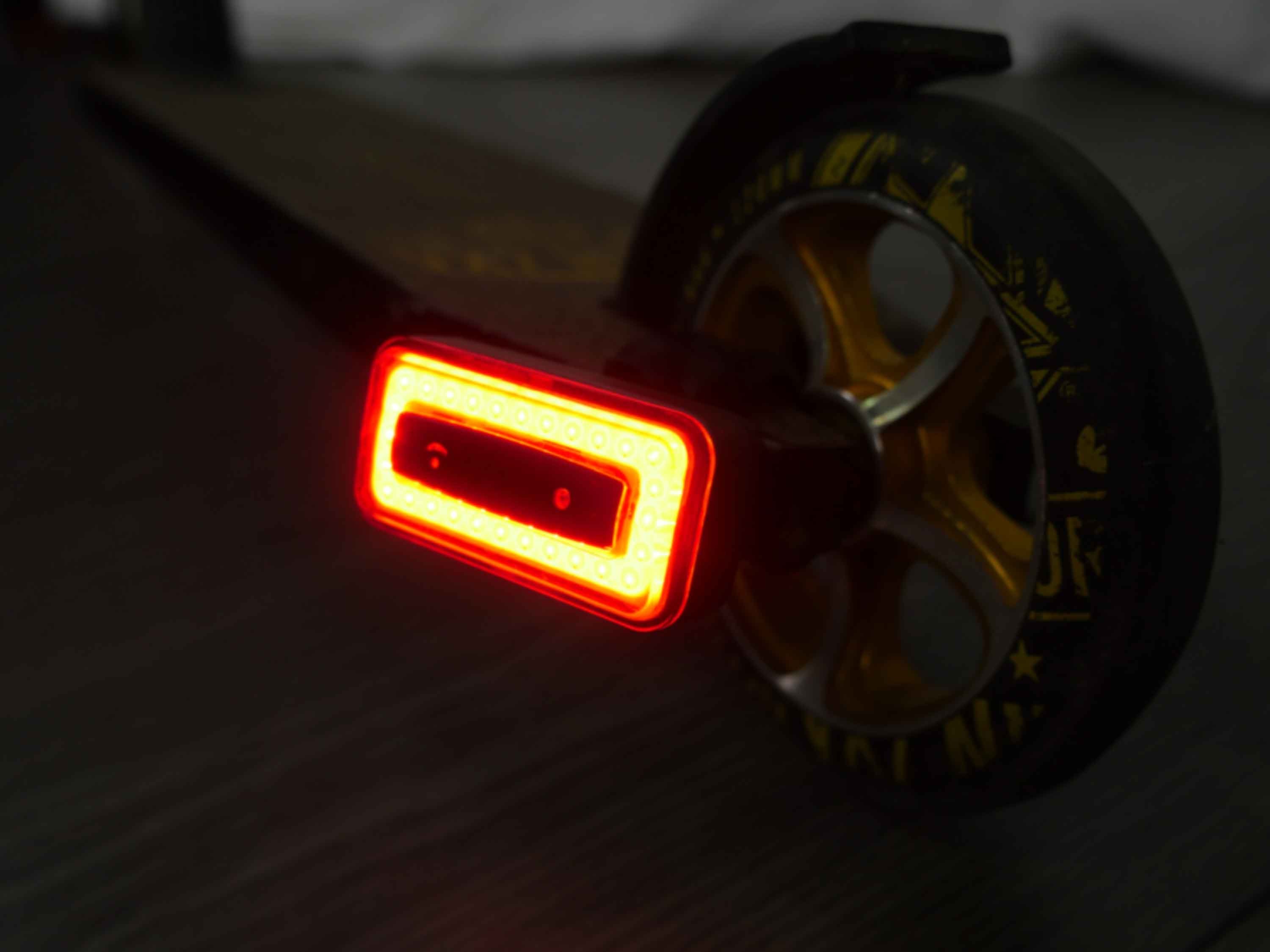 Pack De 2 Clips LED Rechargeables USB-C - 6 LEDs Blanc/rouge, IPX5, Idéal Pour Vélo, Sac à Dos, Sécurité Nocturne