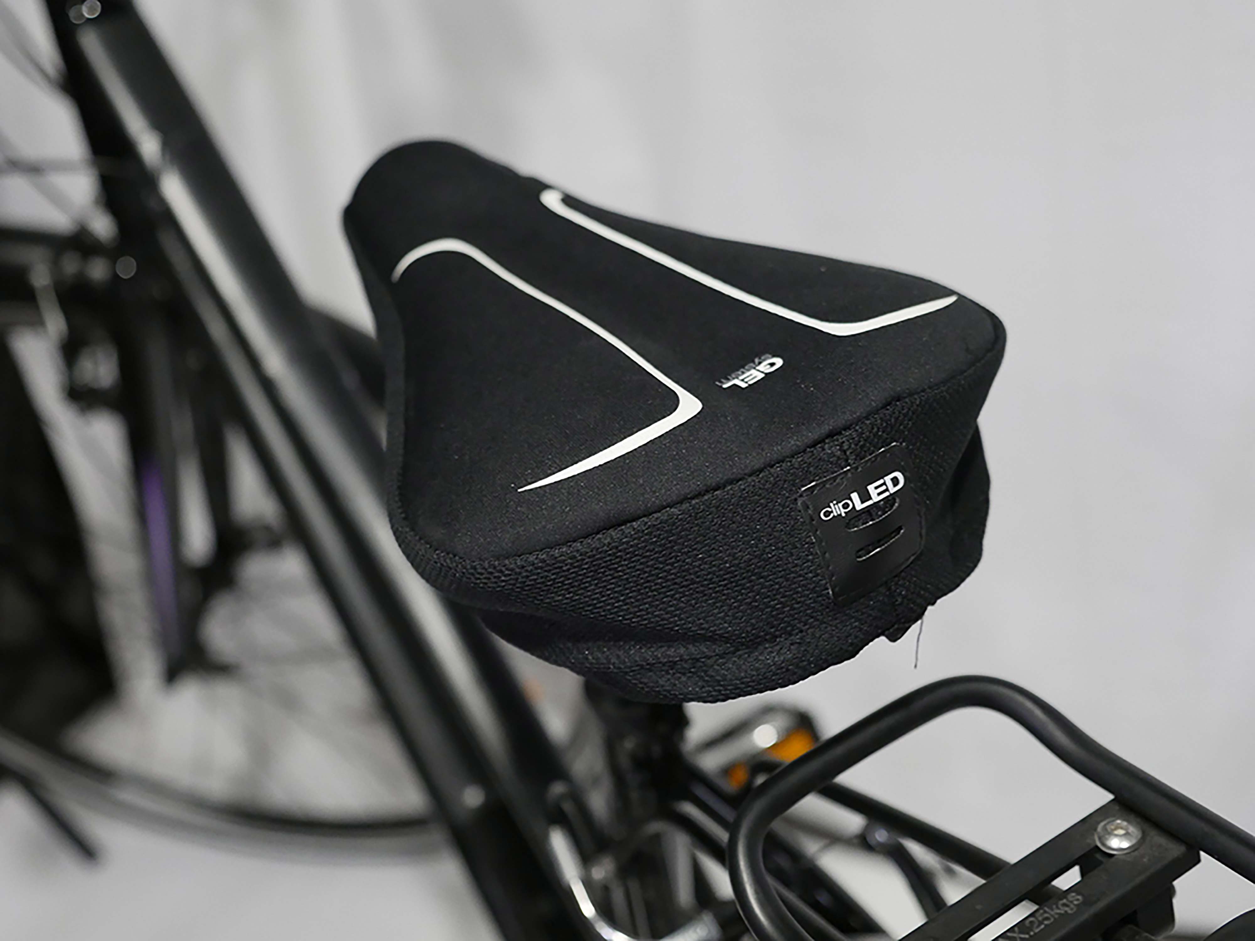 Velo Couvre-selle gel tech 178-203 mm noir taille l | 9.99 € - Culture Vélo